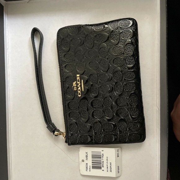 Coach Handbags - BNWT COACH WRISTLET BLACK PATENT TEXTURED C
